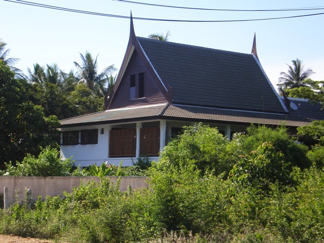 Taling Ngam house side view
